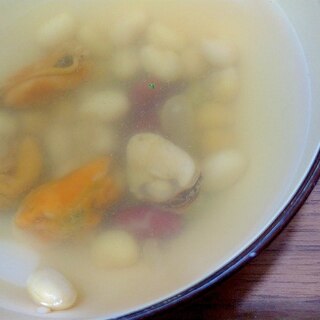 ムール貝と大豆のタマネギスープ